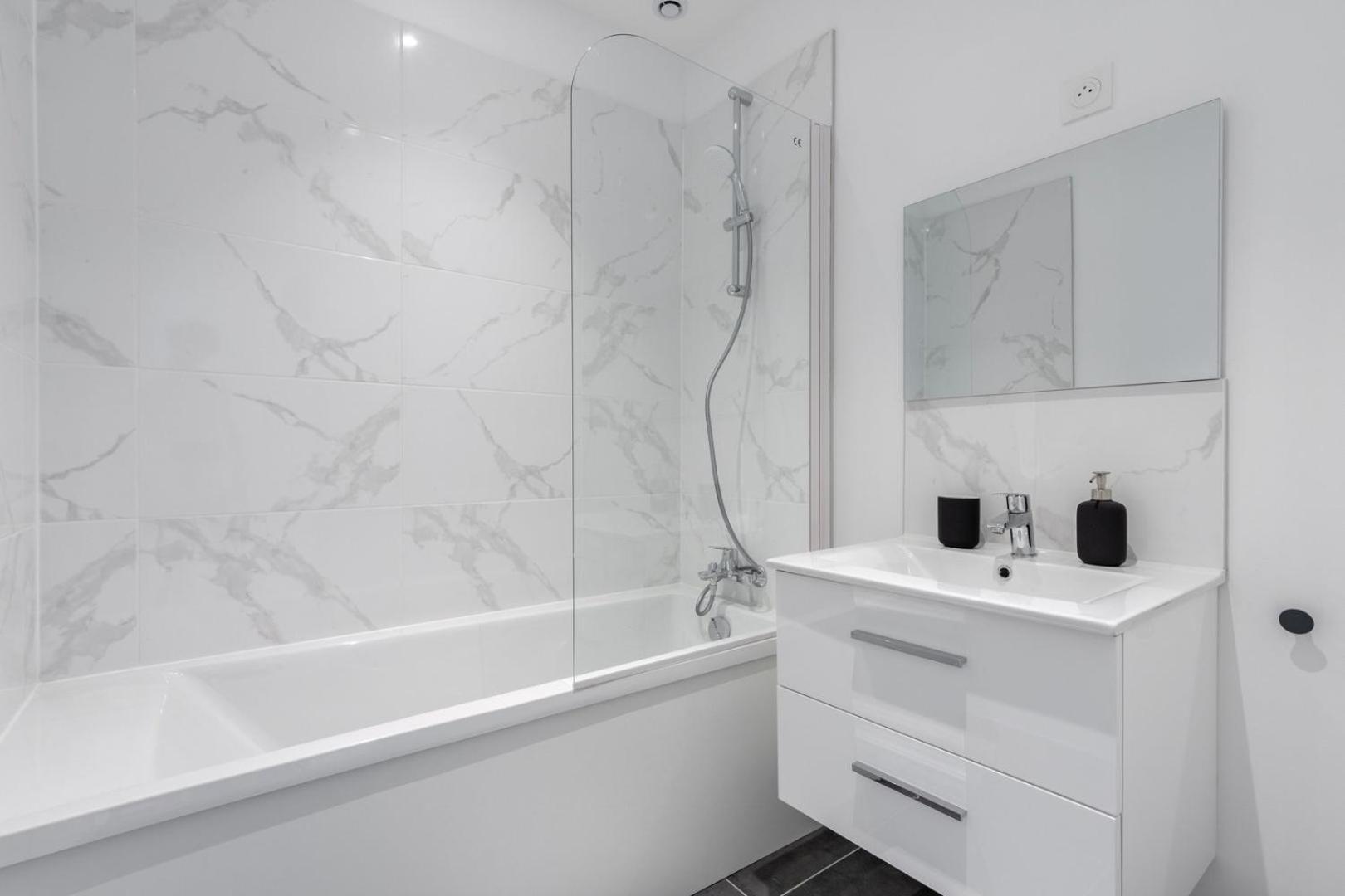 Charming Through-Apartment Renovated And Equipped! Марк-ен-Барой Екстериор снимка