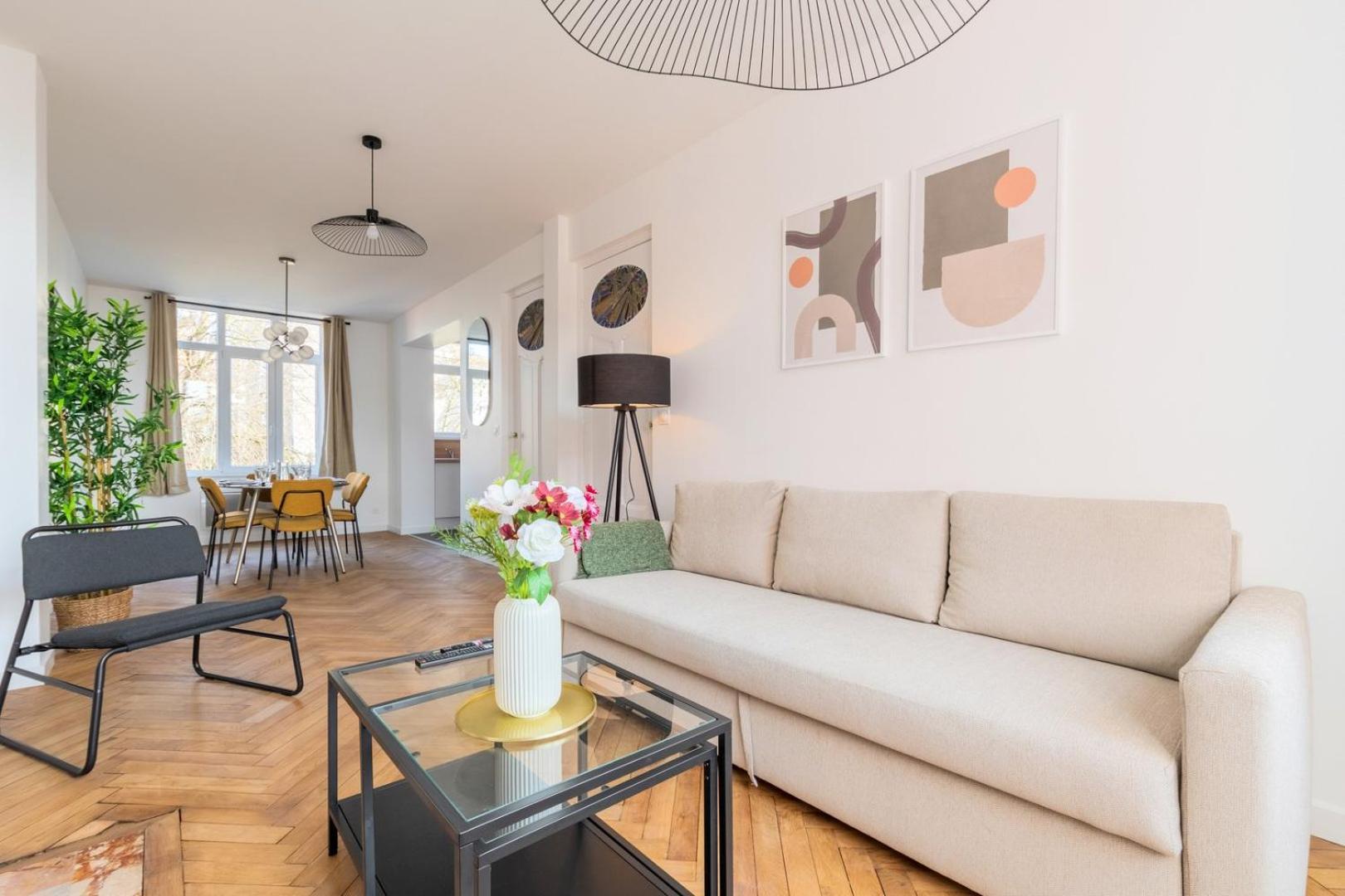 Charming Through-Apartment Renovated And Equipped! Марк-ен-Барой Екстериор снимка